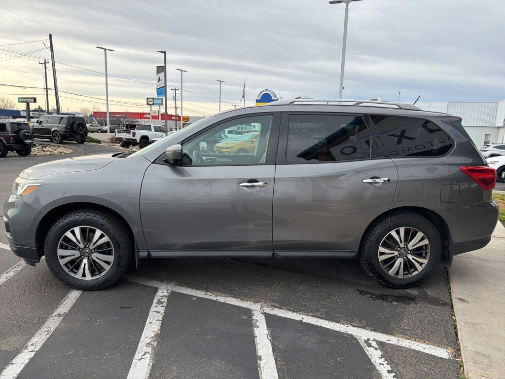 Used 2017 Nissan Pathfinder SL image 4