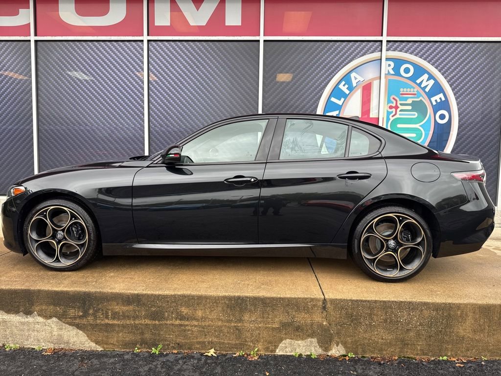 New 2025 Alfa Romeo Giulia AWD w/ Driving Assist Package image 9