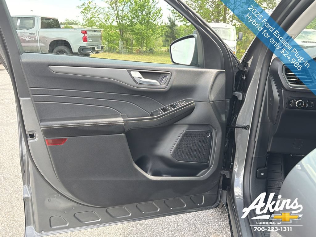 Used 2025 Ford Escape SE FWD image 17