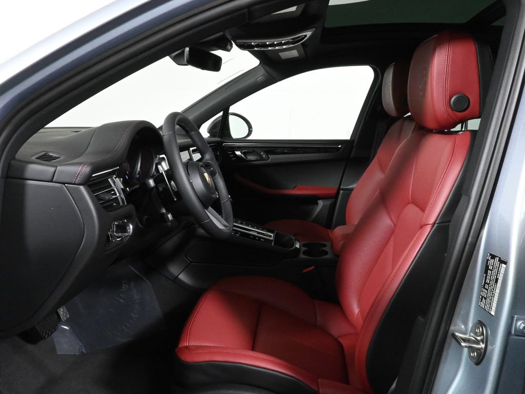 Used 2026 Porsche Macan AWD/4WD image 5