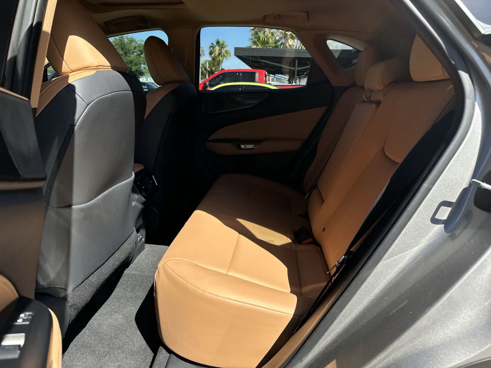 Used 2025 Lexus NX 250 FWD w/ Towing Package (2000 Lbs) image 4