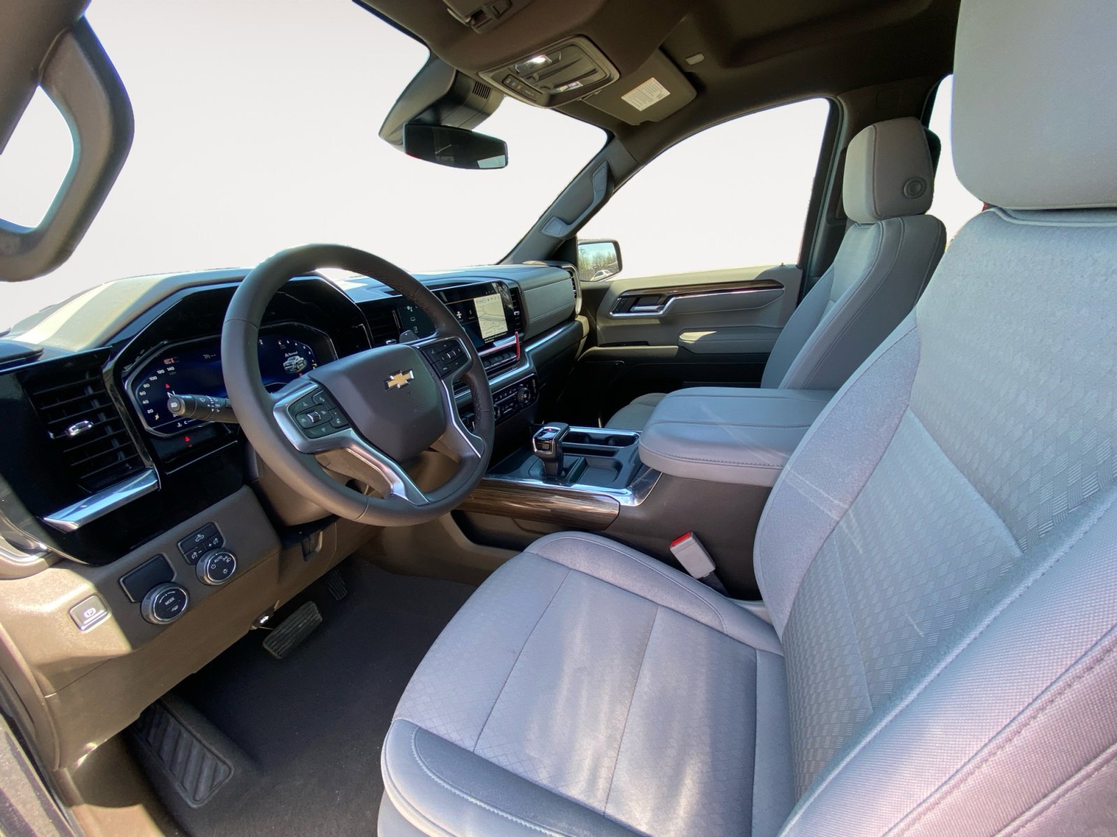 Used 2024 Chevrolet Silverado 1500 LT image 23