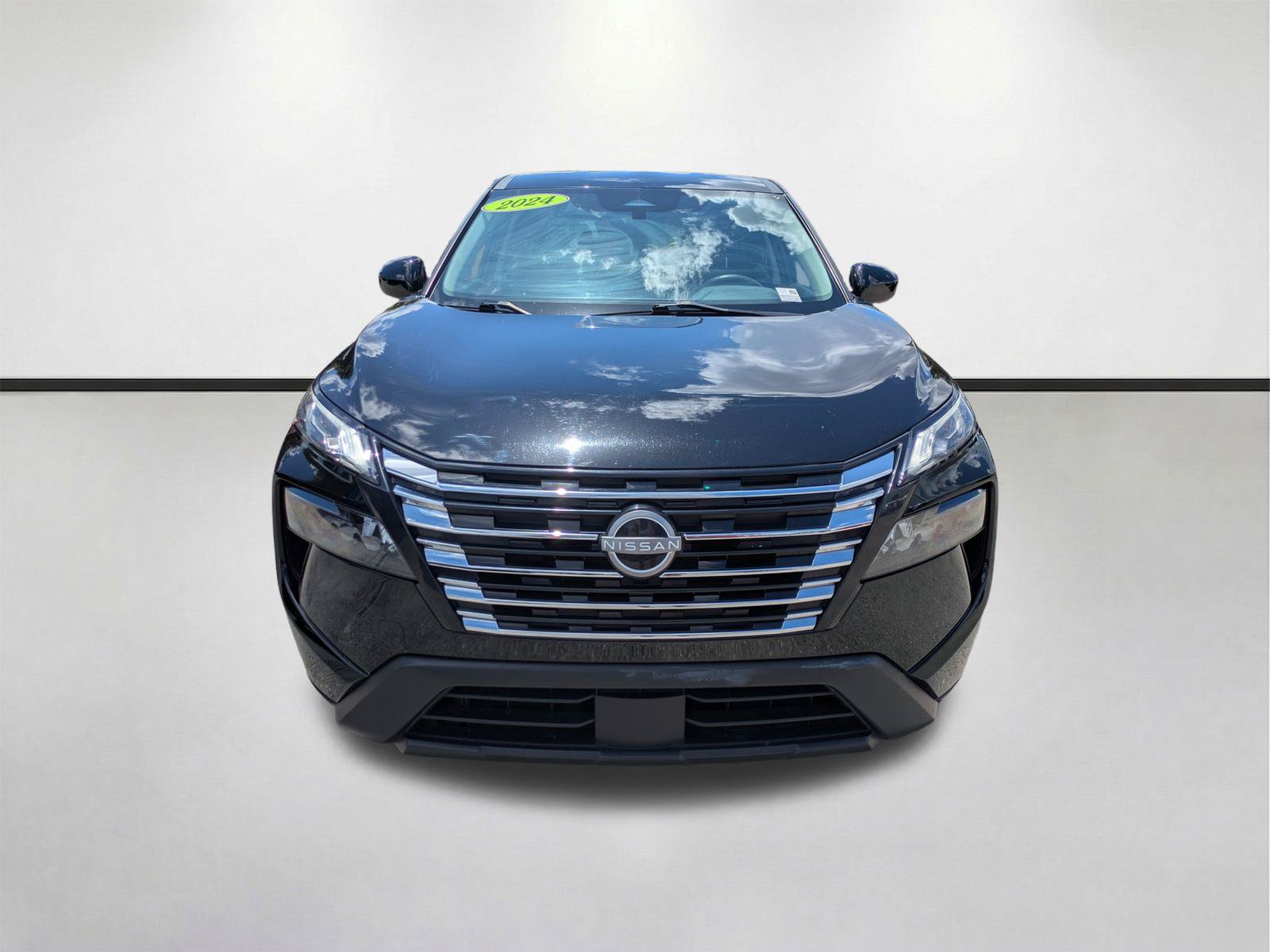 Used 2024 Nissan Rogue SV FWD image 3