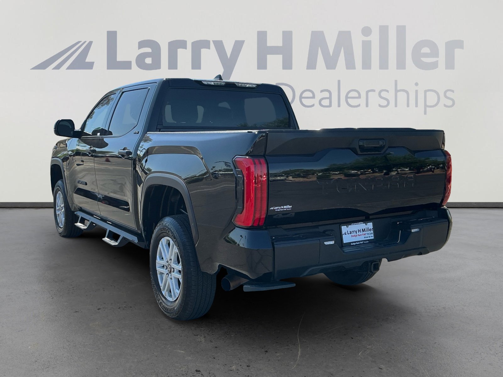 Used 2025 Toyota Tundra SR5 AWD/4WD image 3