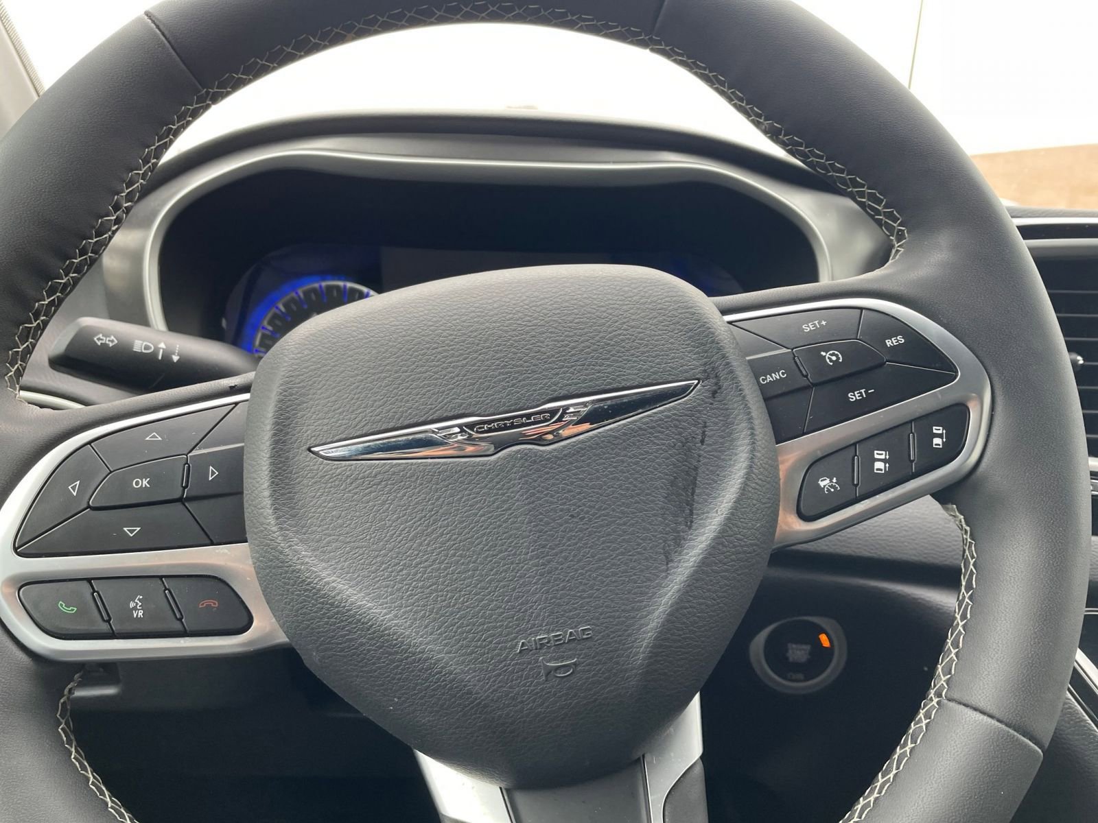 Used 2025 Chrysler Pacifica Select image 30