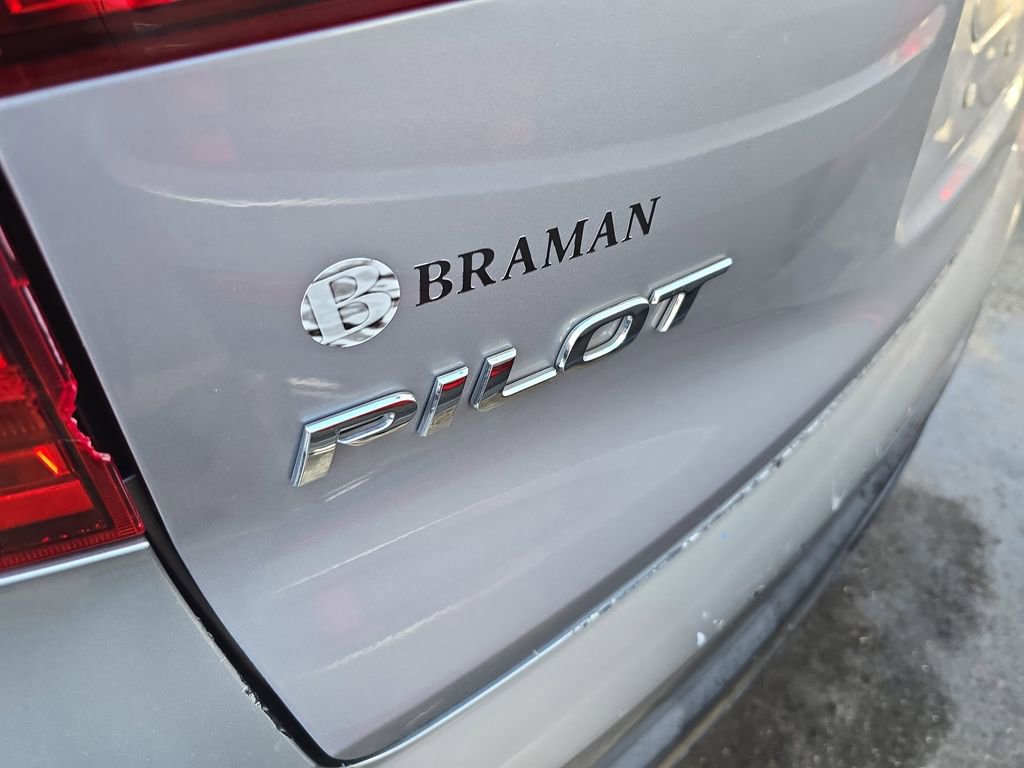 Used 2018 Honda Pilot Touring image 8