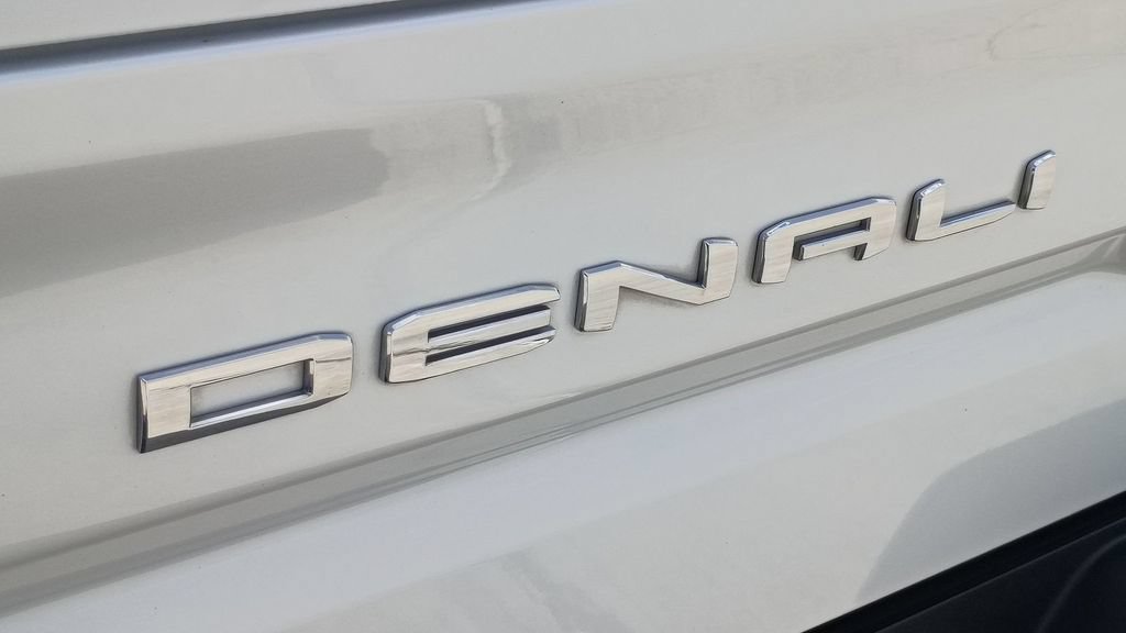 Used 2023 GMC Sierra 1500 Denali Ultimate AWD/4WD image 9