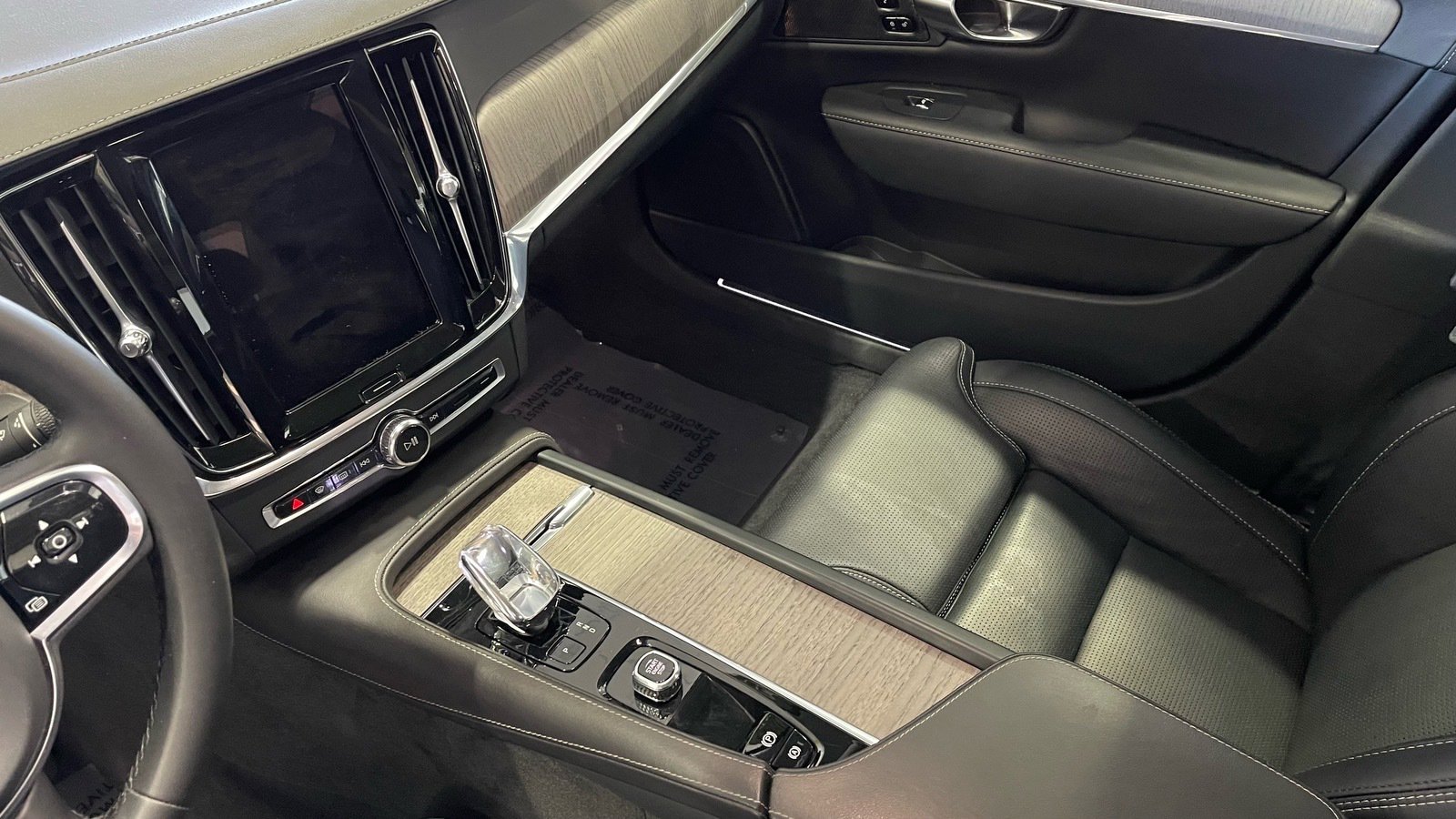 Used 2023 Volvo S90 B6 Ultimate w/ Protection Package Premier image 30