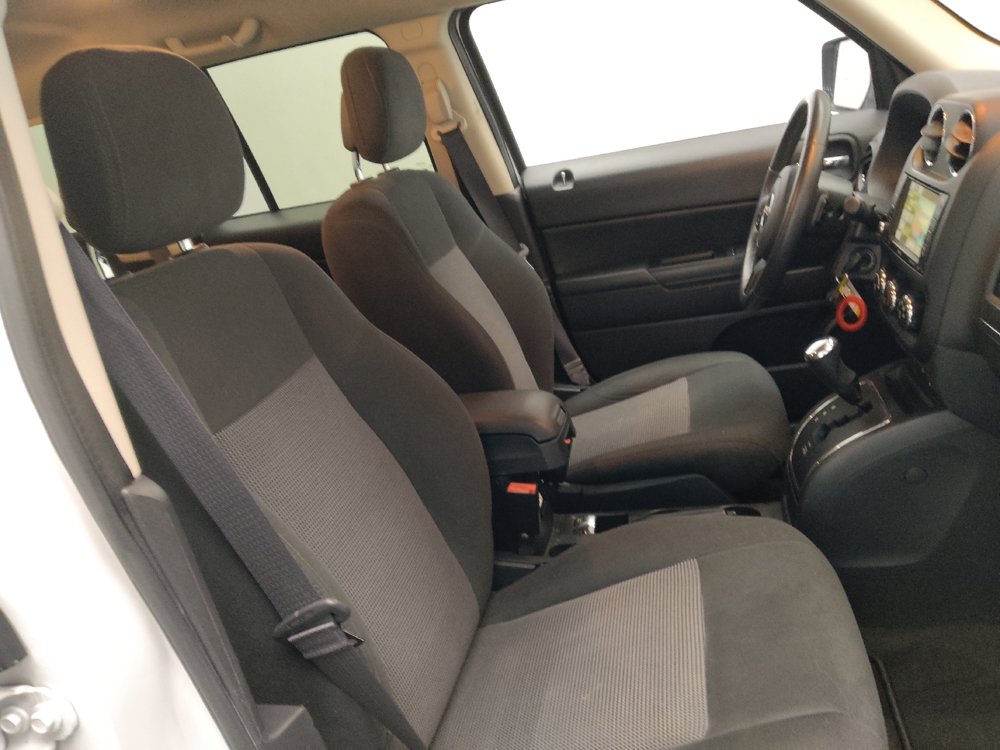 Used 2016 Jeep Patriot Latitude AWD/4WD image 21