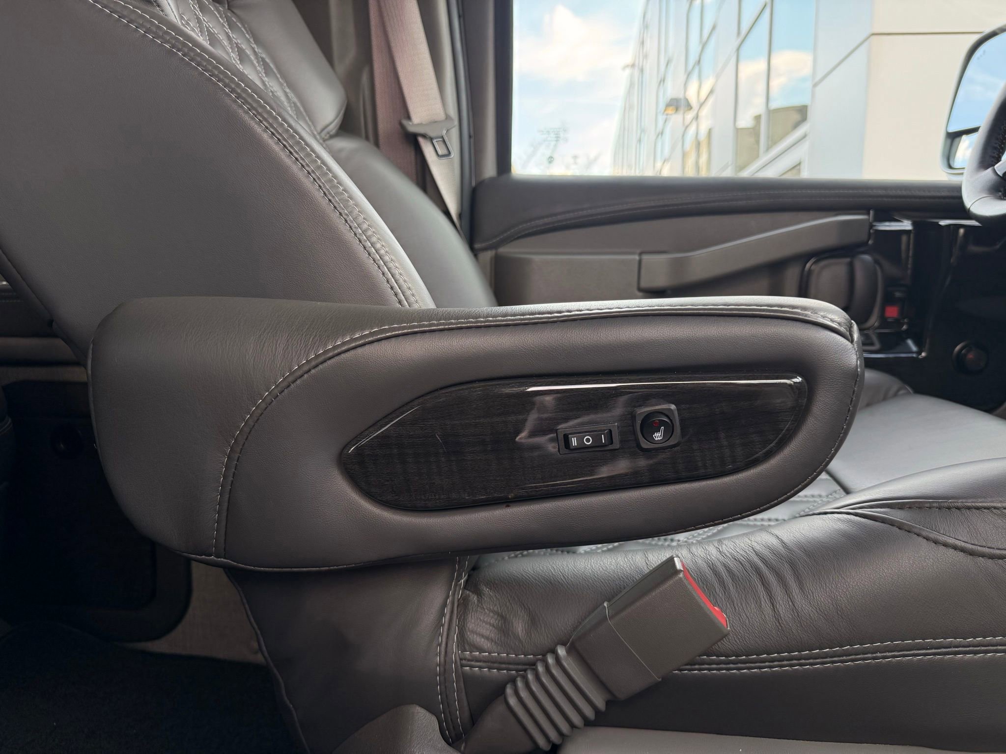 Used 2023 Chevrolet Express 2500 Extended image 24