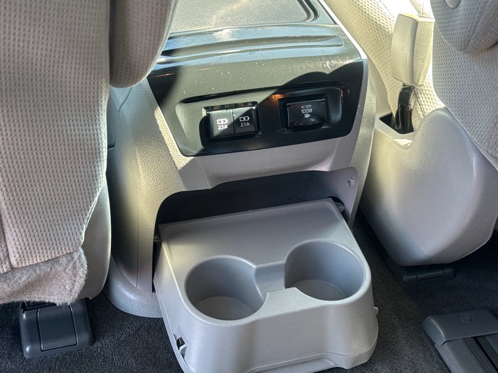 Used 2018 Toyota Sienna LE AWD/4WD image 36