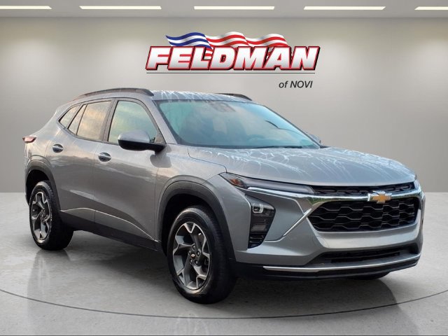 Used 2025 Chevrolet Trax LT w/ Driver Confidence Package FWD image 8