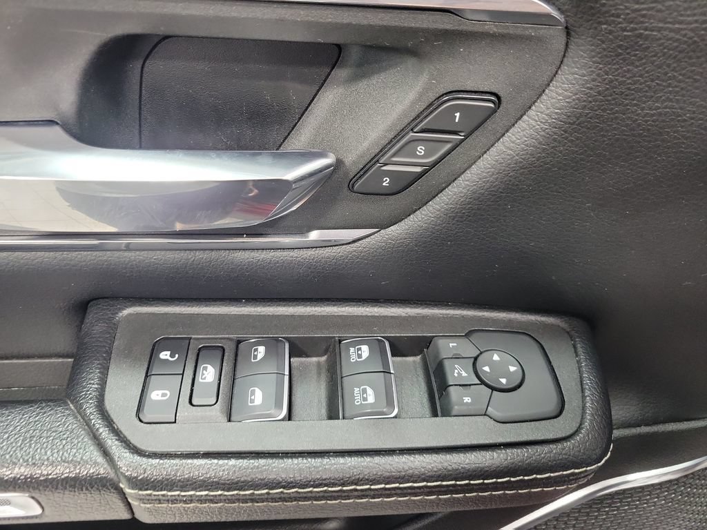 Used 2025 RAM 1500 Laramie AWD/4WD image 38