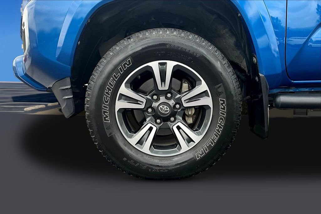 Used 2018 Toyota Tacoma TRD Sport w/ Technology Package image 36