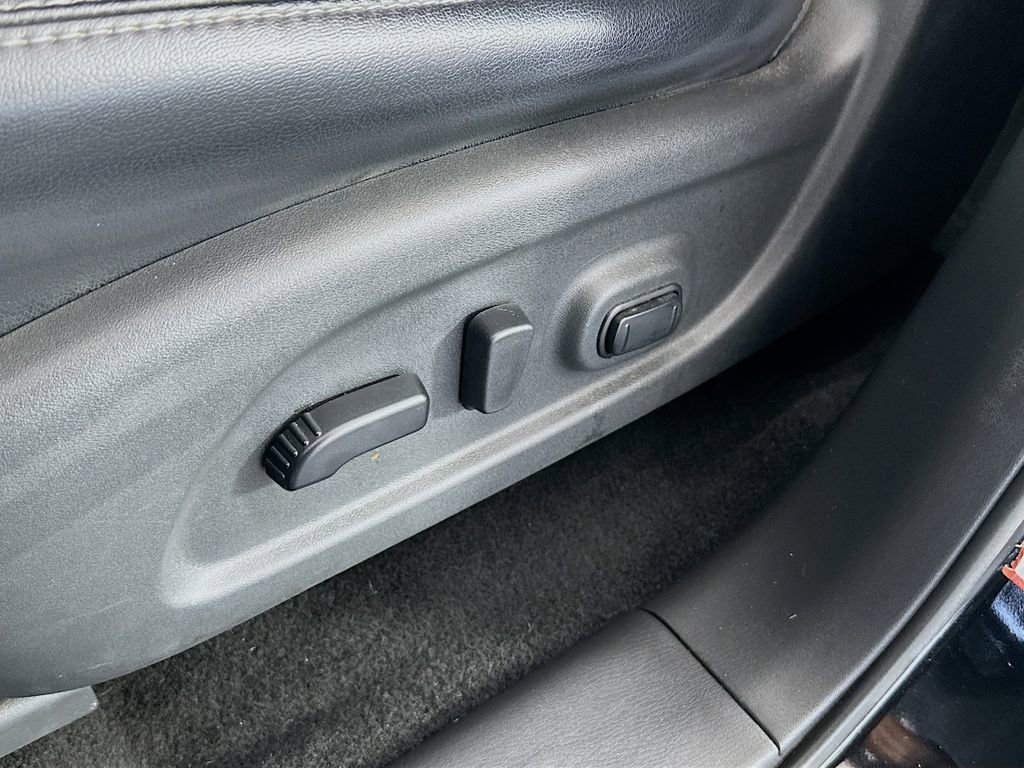 Used 2019 Nissan Pathfinder Platinum image 19