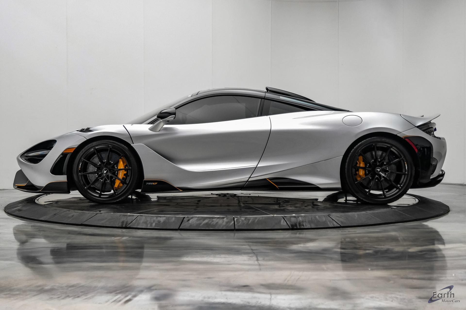 Used 2021 McLaren 765LT RWD image 8