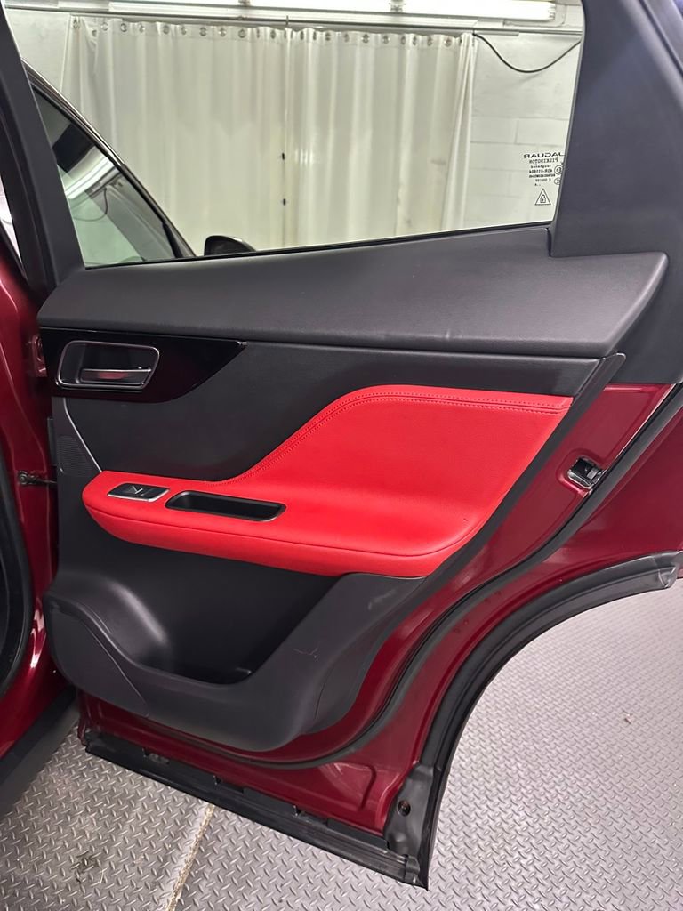 Used 2017 Jaguar F-PACE R-Sport image 29