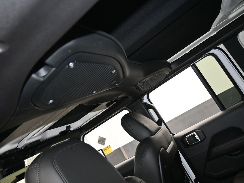 Used 2025 Jeep Wrangler Unlimited Rubicon image 29