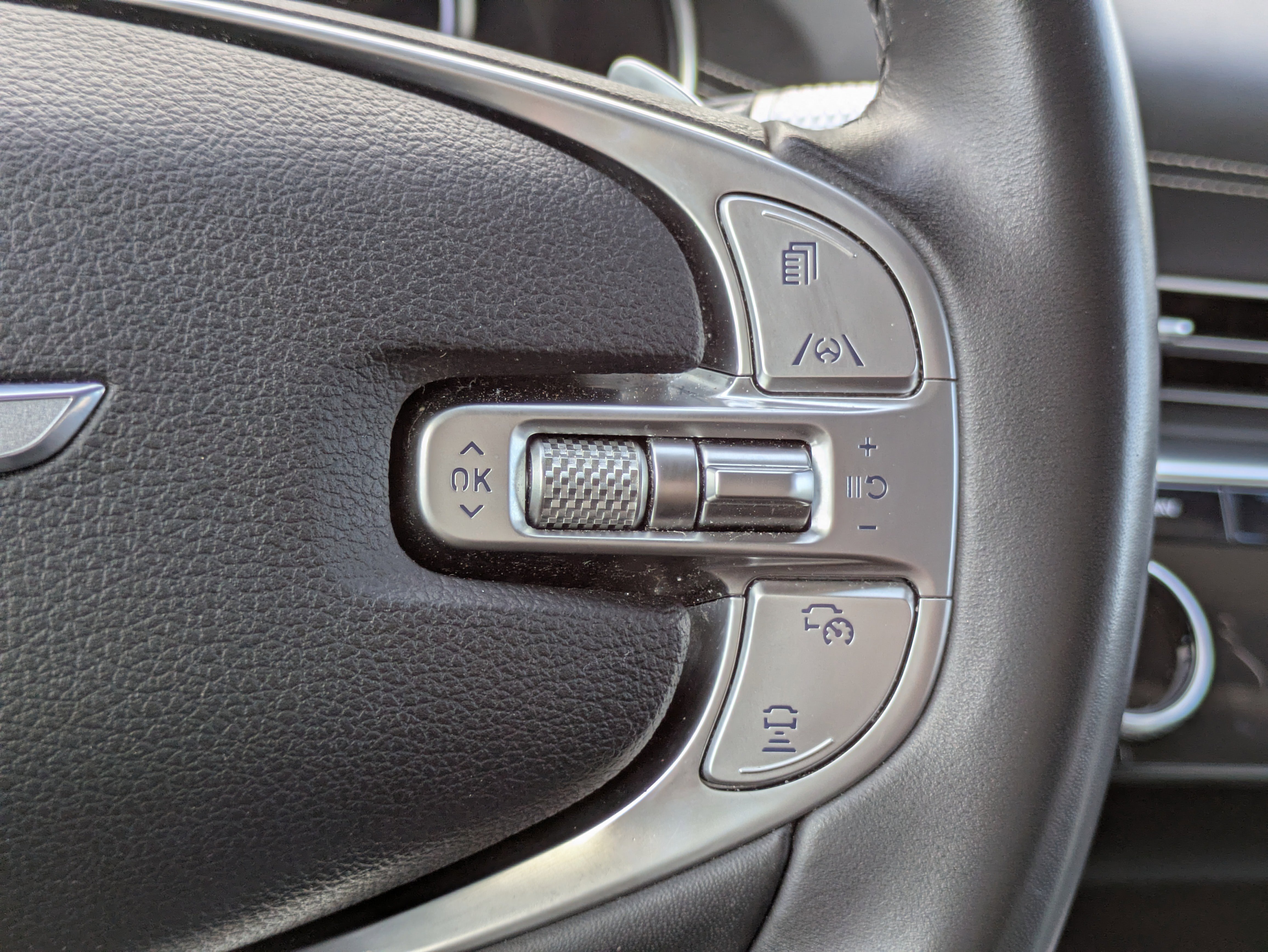 Used 2021 Genesis G70 2.0T w/ Prestige Package image 17