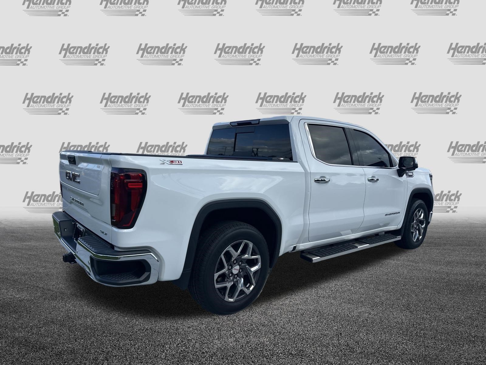 Used 2022 GMC Sierra 1500 SLT w/ SLT Premium Plus Package AWD/4WD image 10