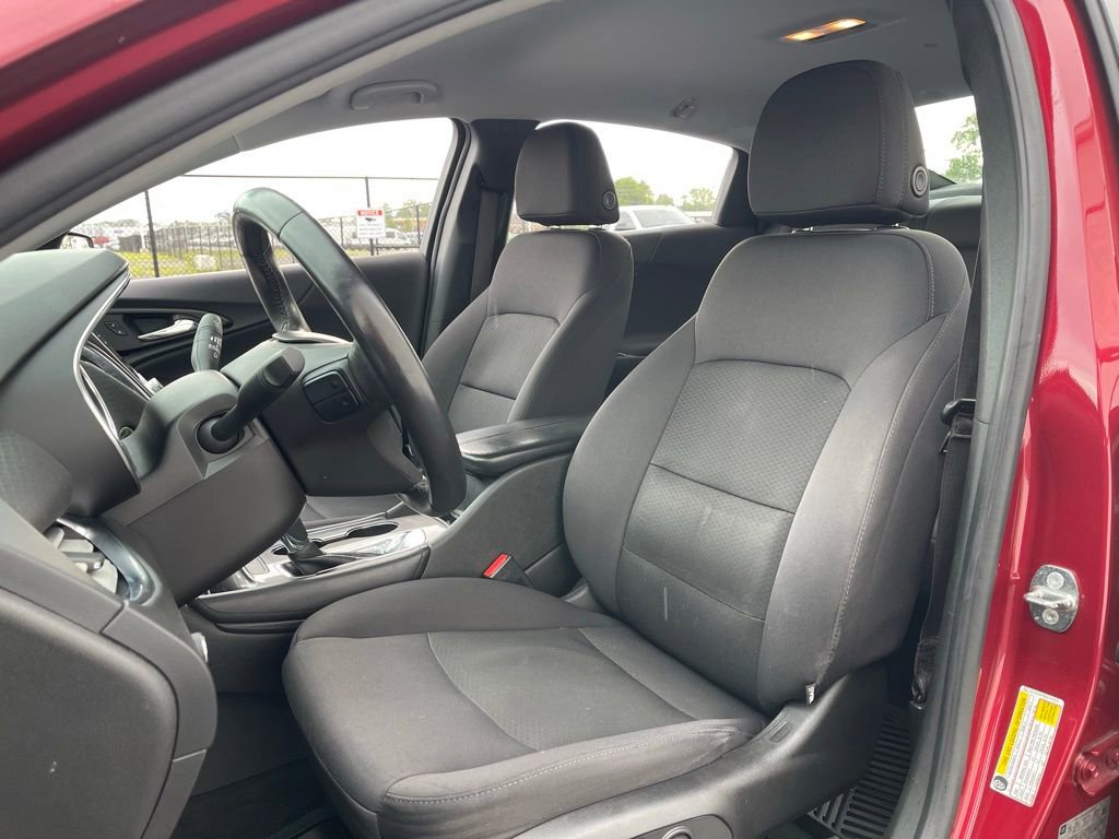 Used 2017 Chevrolet Malibu LT FWD image 16