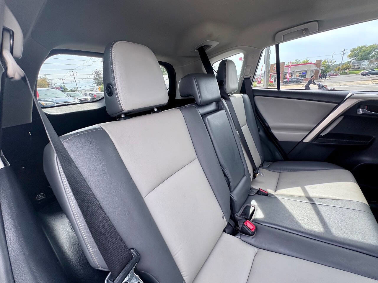 Used 2015 Toyota RAV4 Limited w/ Technology Package image 33