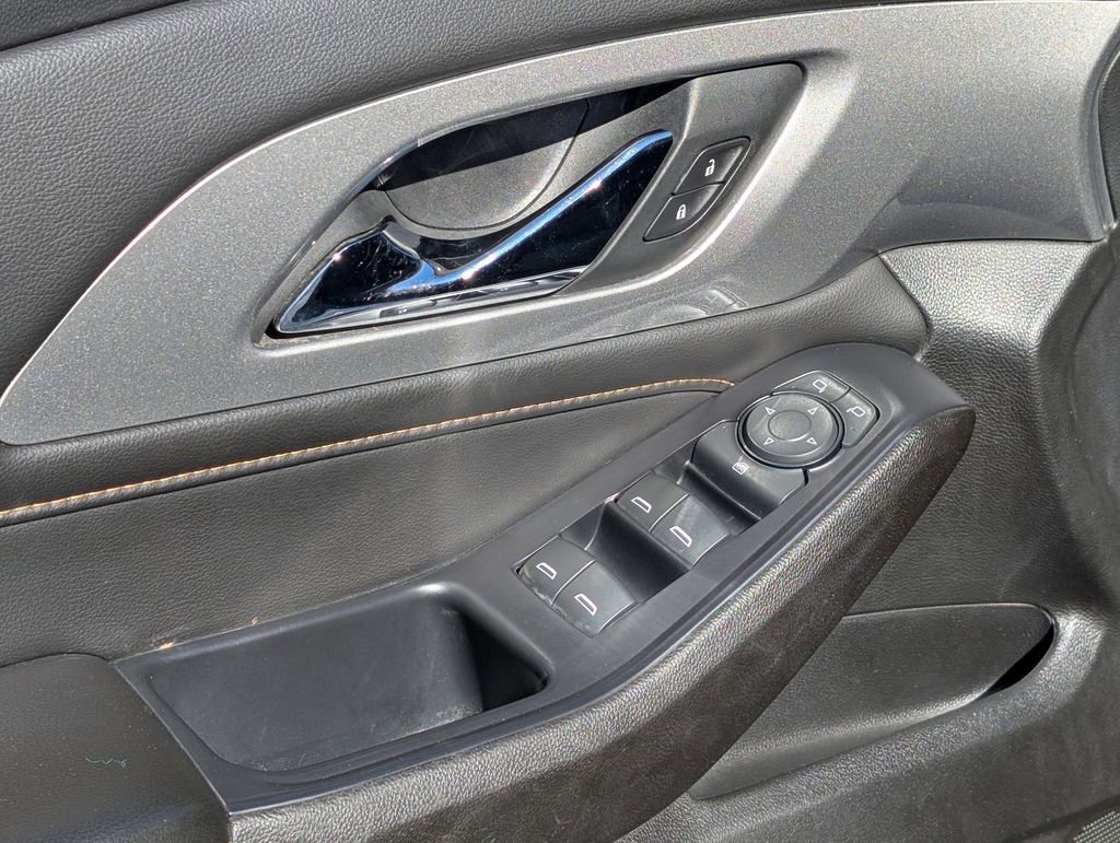 Used 2021 Chevrolet Traverse LS image 22