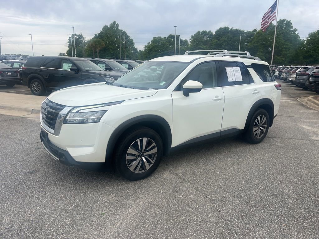 Used 2023 Nissan Pathfinder SL w/ Lighting Package (N92) image 3