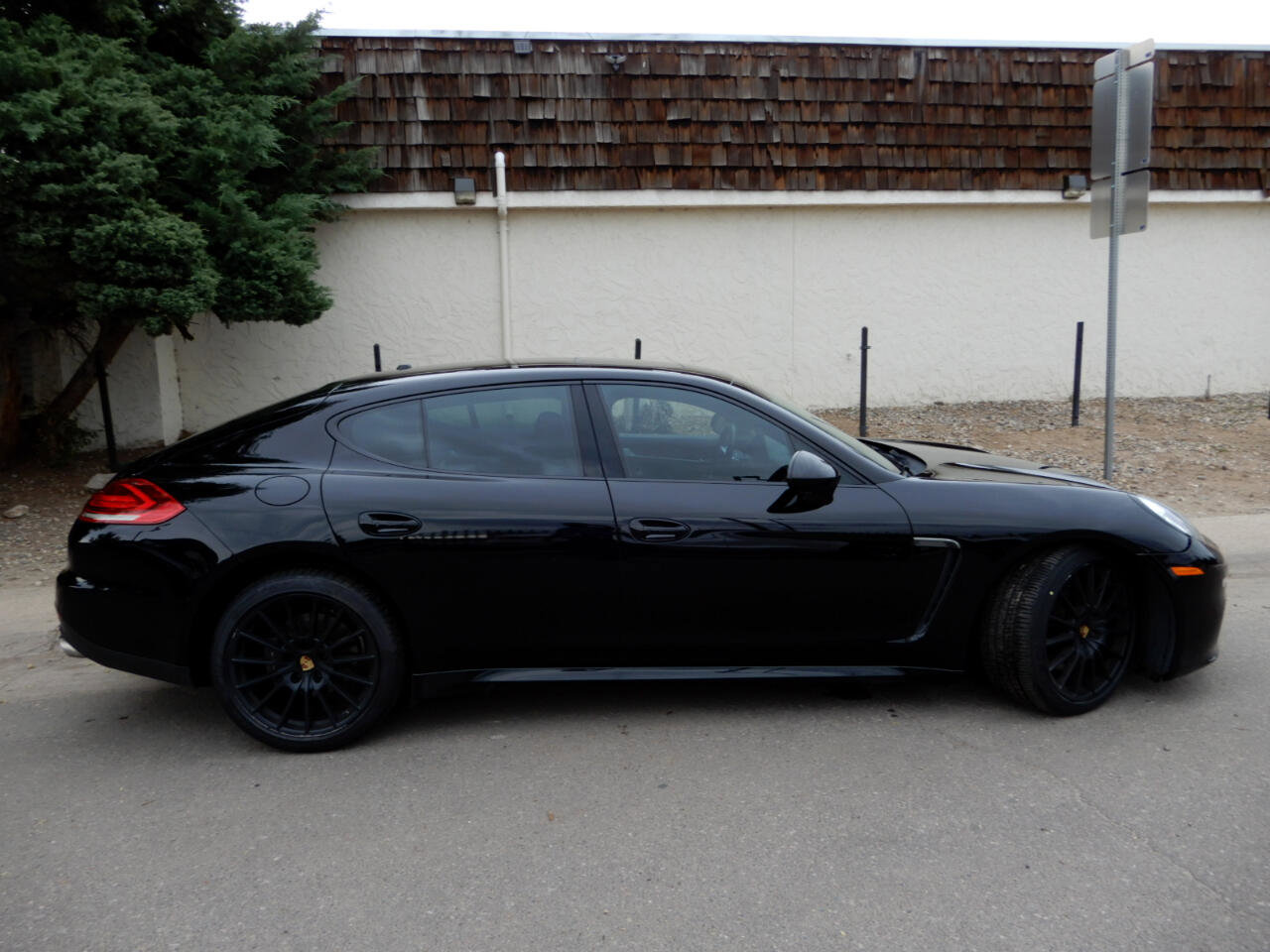 Used 2016 Porsche Panamera 4 image 4