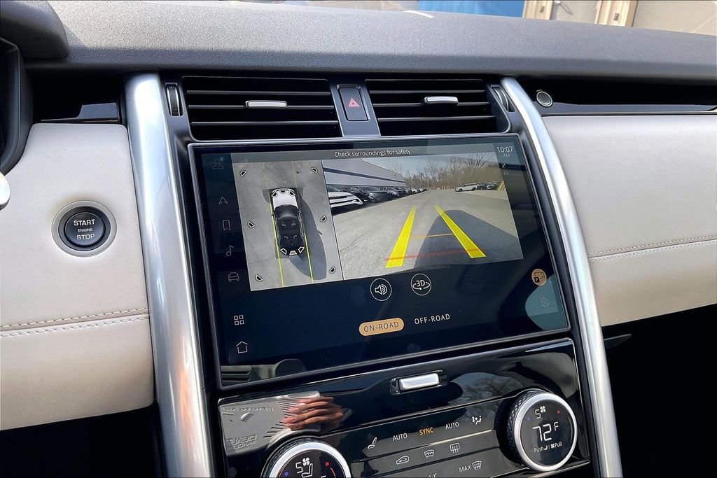Certified 2025 Land Rover Discovery S image 14