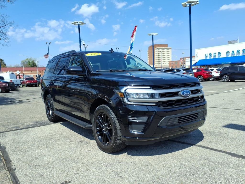 Used 2024 Ford Expedition XLT AWD/4WD image 3