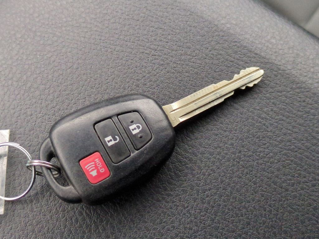 Used 2021 Toyota Tacoma TRD Off-Road image 38