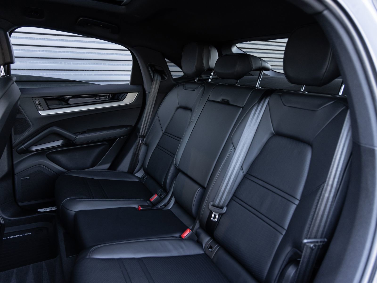 Certified 2026 Porsche Cayenne Coupe image 27