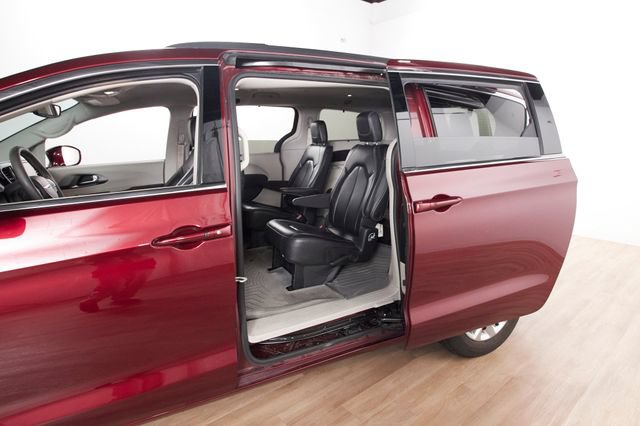 Used 2022 Chrysler Pacifica Touring-L AWD/4WD image 21
