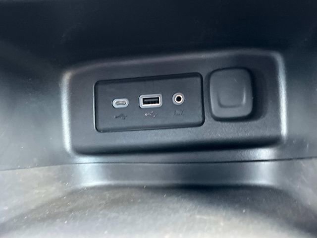 Certified 2022 Chevrolet Equinox RS w/ LPO, Floor Liner Package image 35