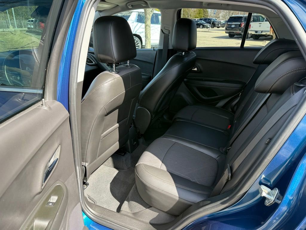 Used 2020 Chevrolet Trax LT w/ LT Convenience Package image 11