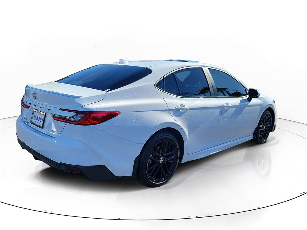 Used 2025 Toyota Camry SE image 4
