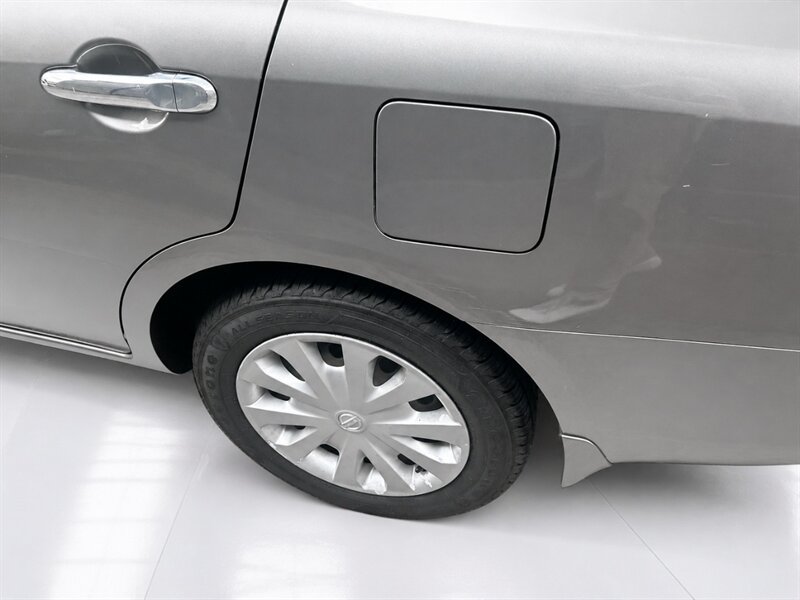 Used 2012 Nissan Versa SV FWD image 22