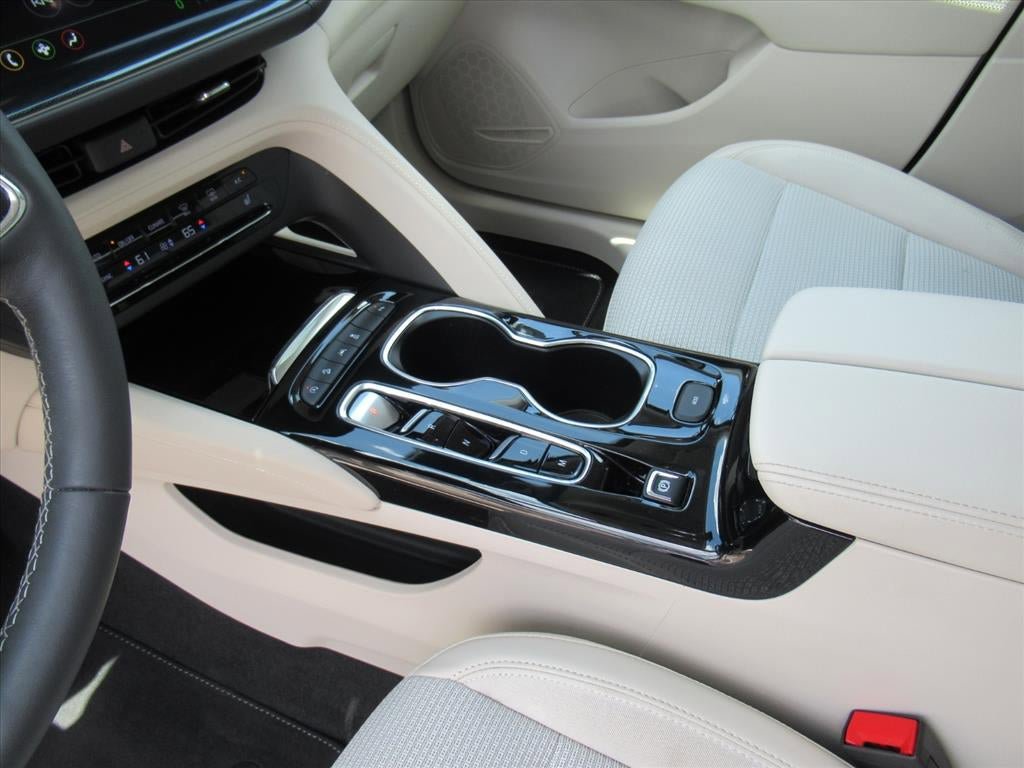 Used 2023 Buick Envision Preferred AWD/4WD image 17