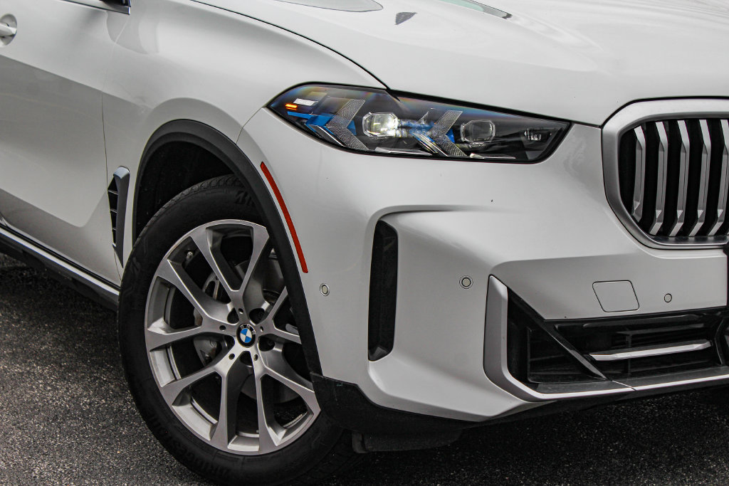 Used 2024 BMW X5 sDrive40i w/ Premium Package RWD image 3