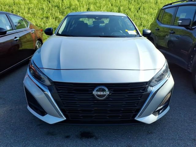 Used 2025 Nissan Altima 2.5 SV FWD image 12