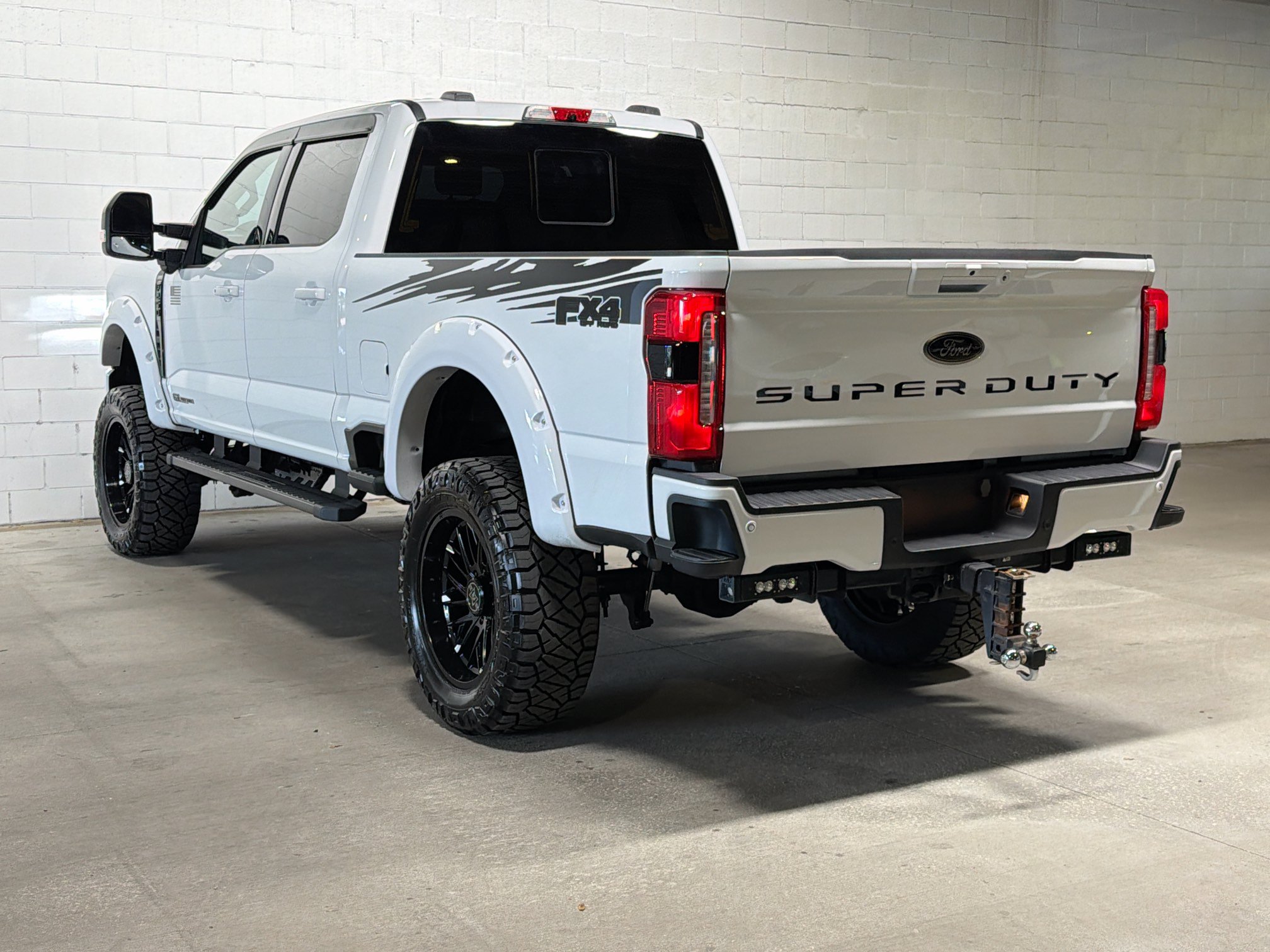 Used 2025 Ford F250 Lariat w/ Black Appearance Package AWD/4WD image 3