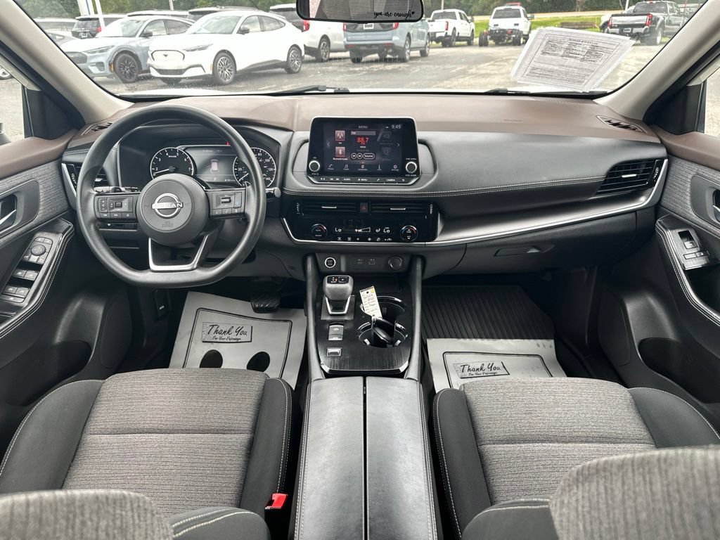 Used 2023 Nissan Rogue SV FWD image 13