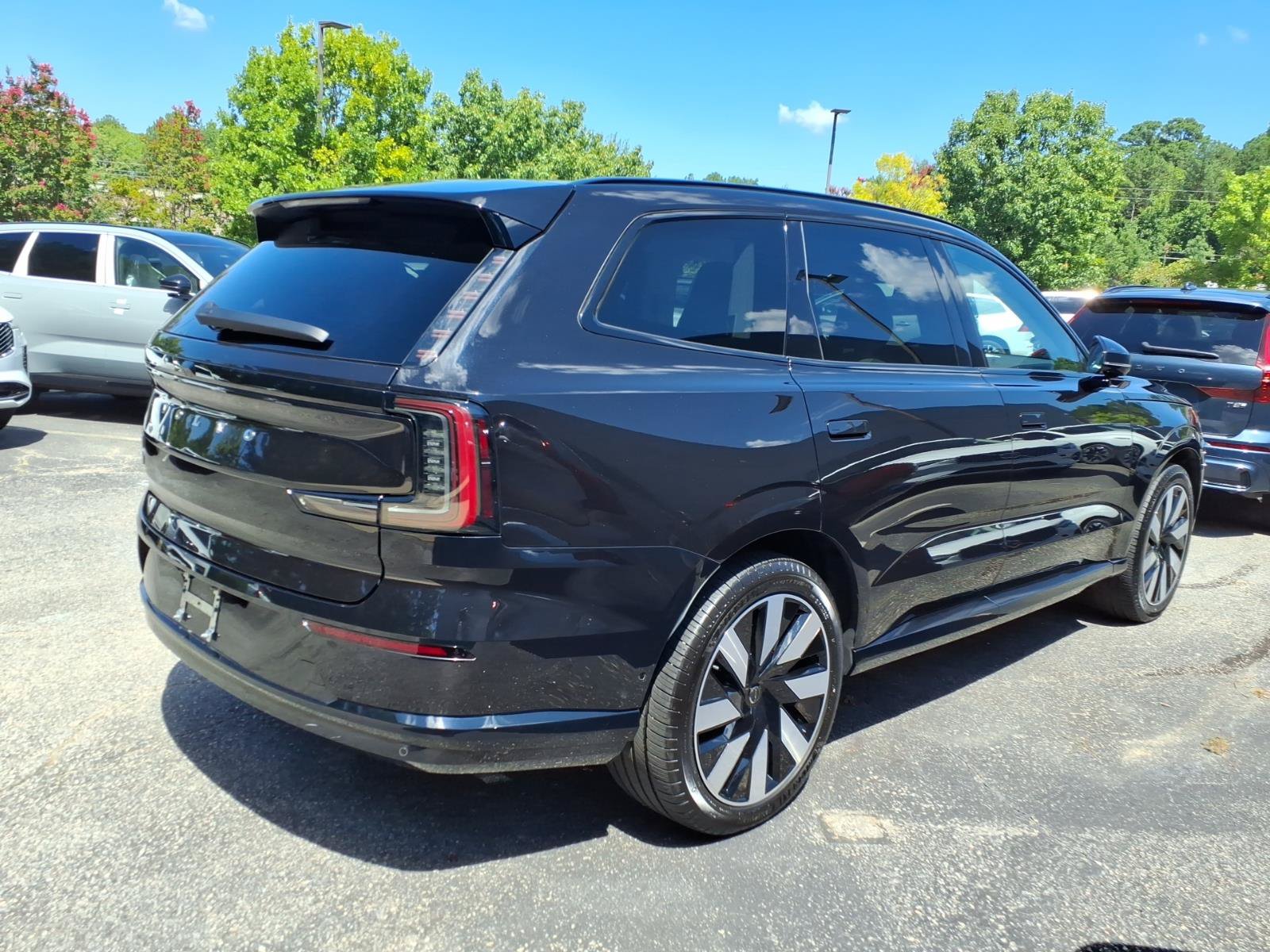 Certified 2025 Volvo EX90 Plus AWD/4WD image 2