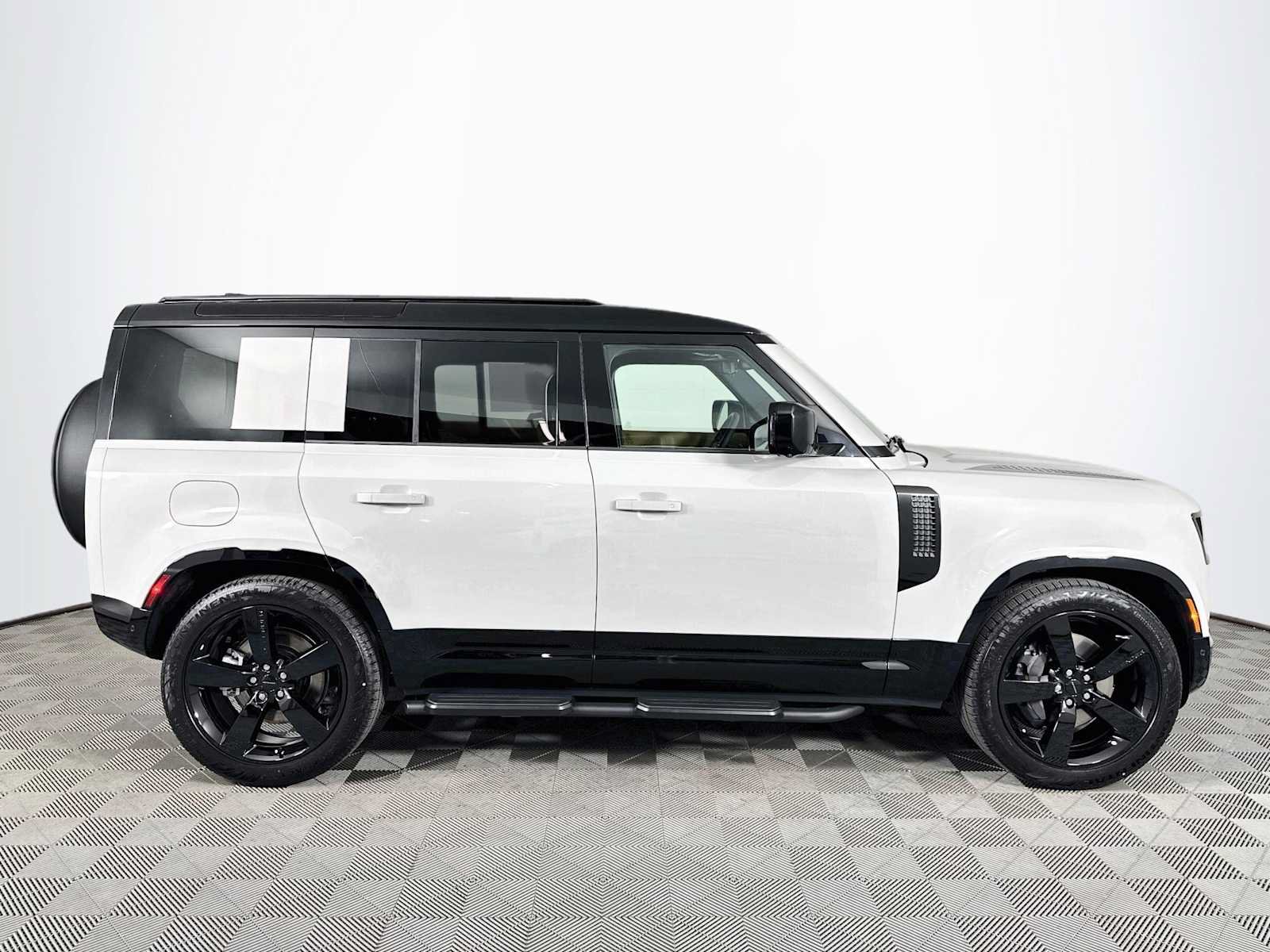 New 2026 Land Rover Defender 110 X-Dynamic SE AWD/4WD image 4