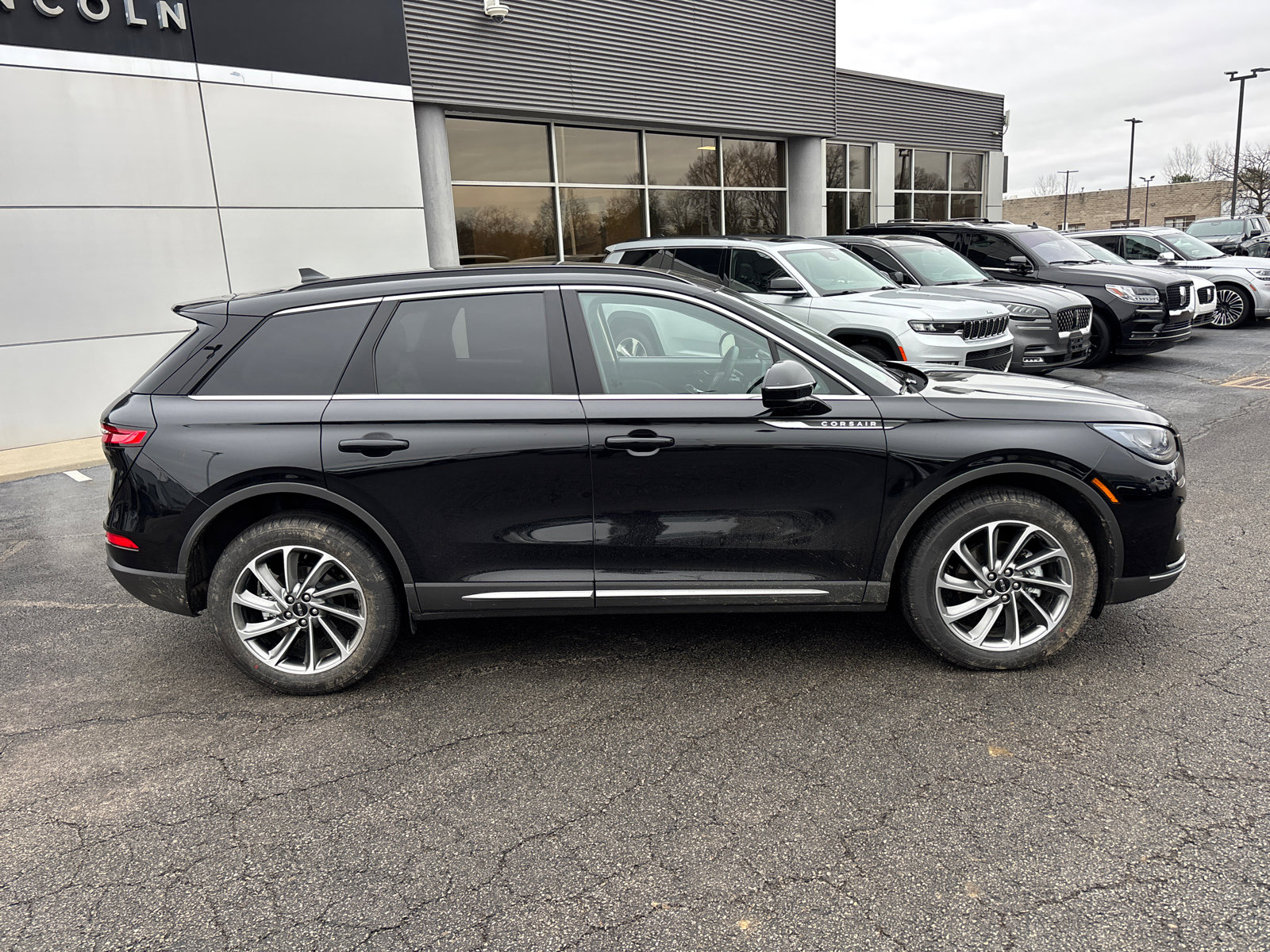 New 2026 Lincoln Corsair Premiere image 8