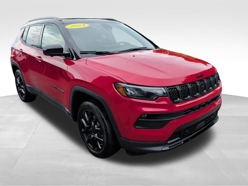 Used 2024 Jeep Compass Latitude w/ Sun and Sound Group AWD/4WD image 7