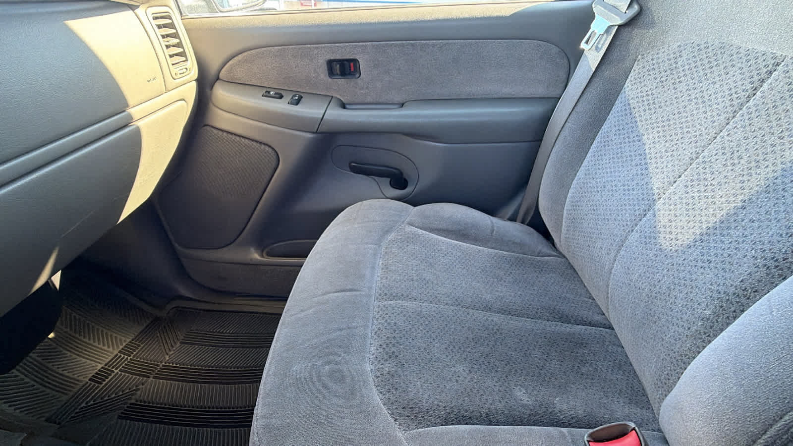 Used 2000 Chevrolet Silverado 1500 LS AWD/4WD image 12