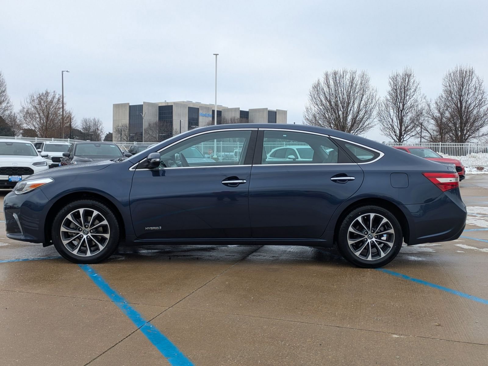 Used 2018 Toyota Avalon XLE Premium w/ All Weather Liner Package image 9