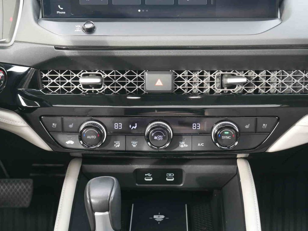 Used 2024 Honda Accord Touring image 7